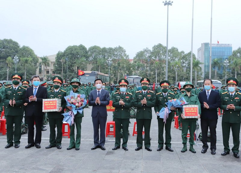 Tân binh các tỉnh thành náo nức lên đường nhập ngũ ảnh 1