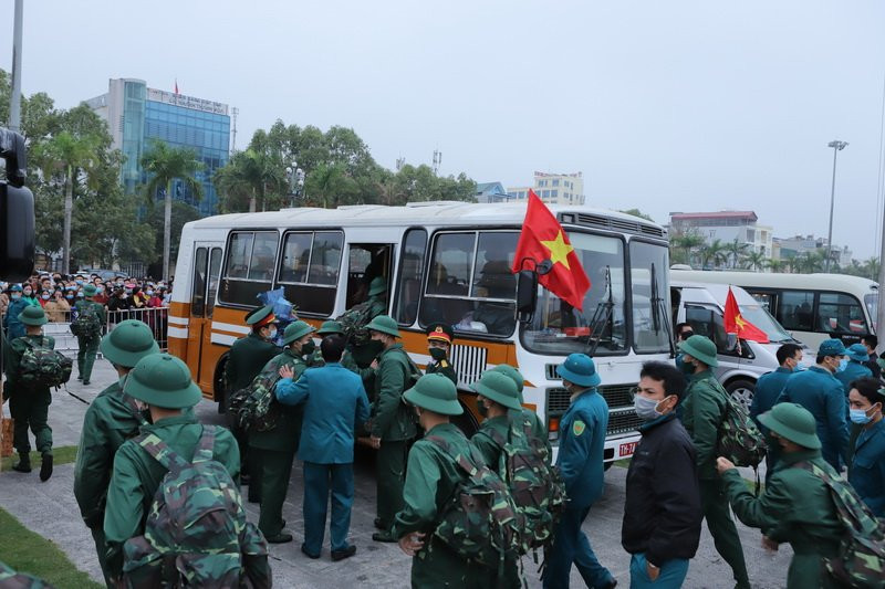 Tân binh các tỉnh thành náo nức lên đường nhập ngũ ảnh 2