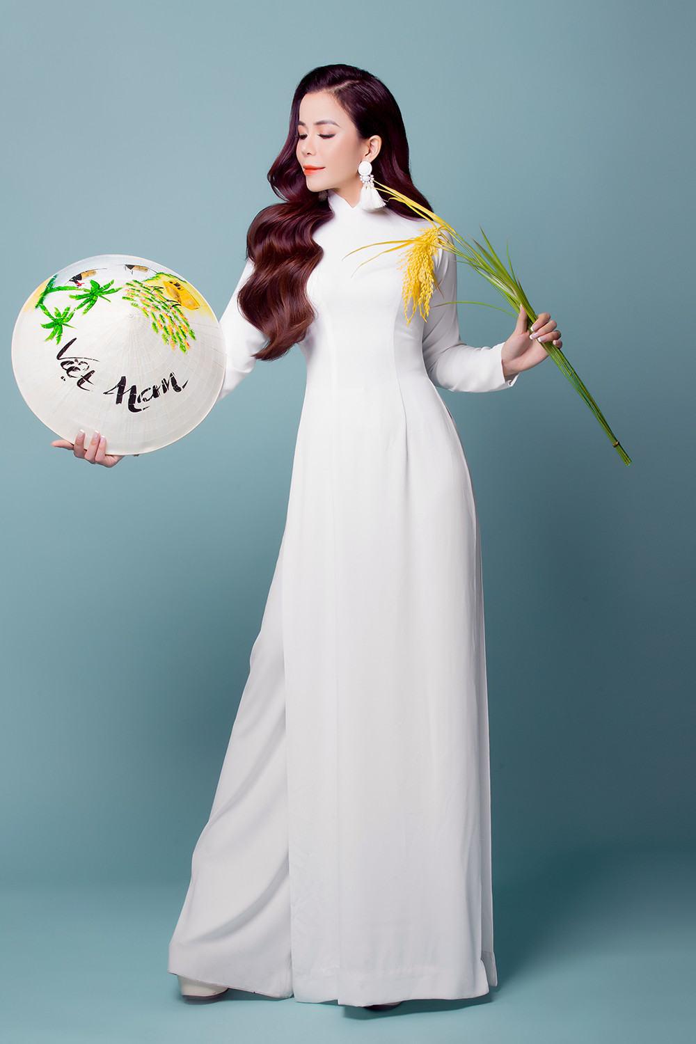 Oanh Lê khoe dáng với áo dài sau khi đăng quang Mrs International World 2019 ảnh 5