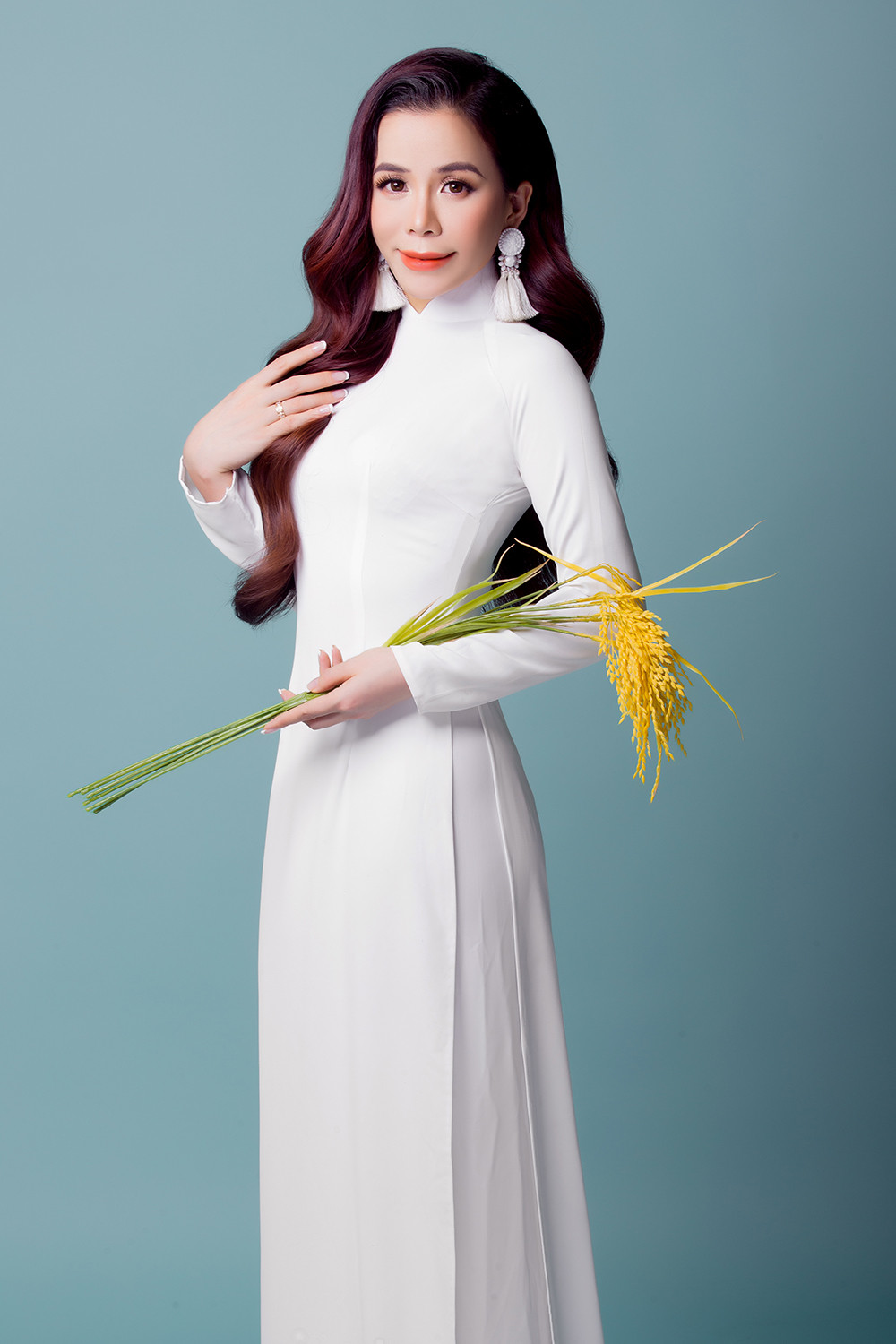 Oanh Lê khoe dáng với áo dài sau khi đăng quang Mrs International World 2019 ảnh 4