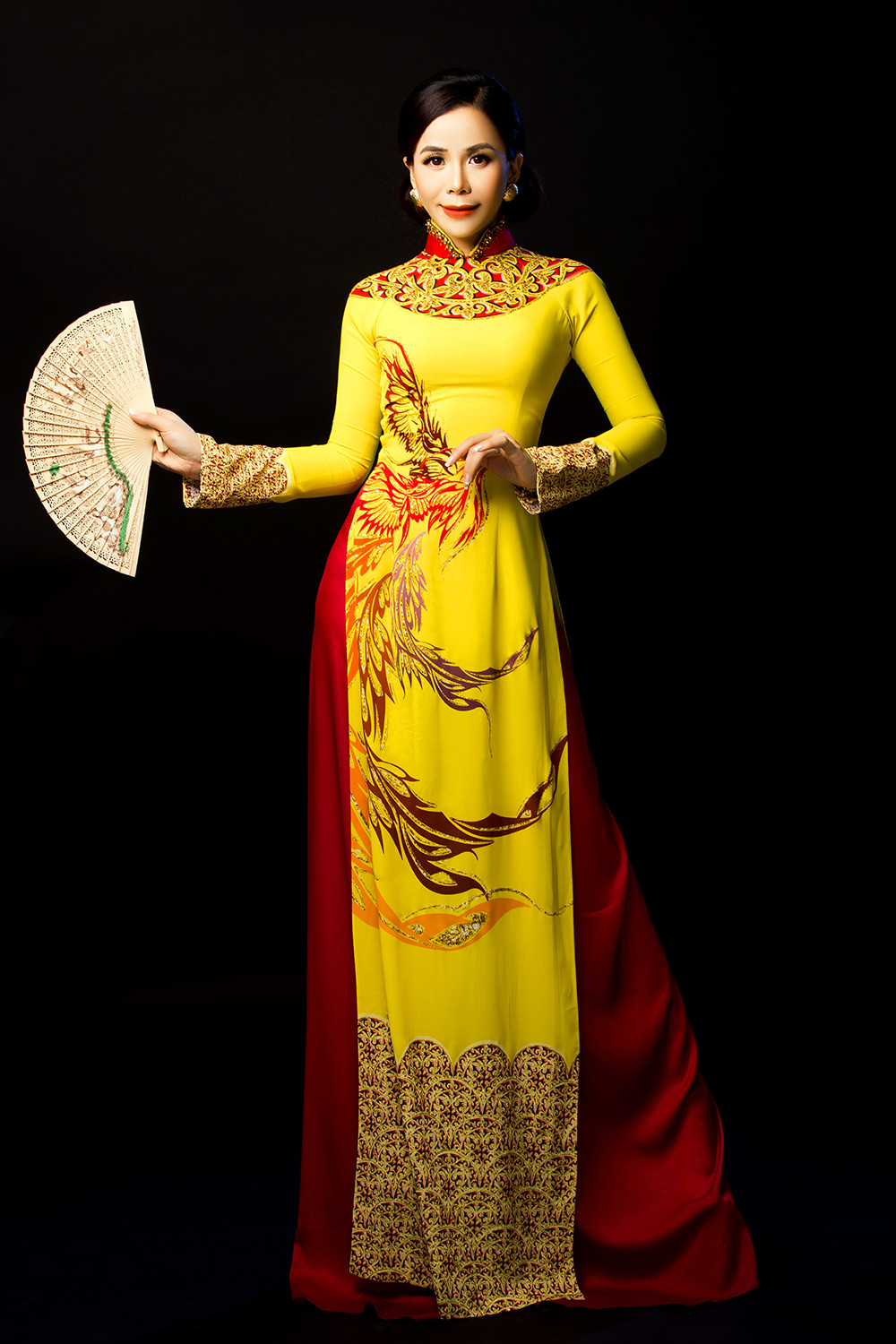 Oanh Lê khoe dáng với áo dài sau khi đăng quang Mrs International World 2019 ảnh 8