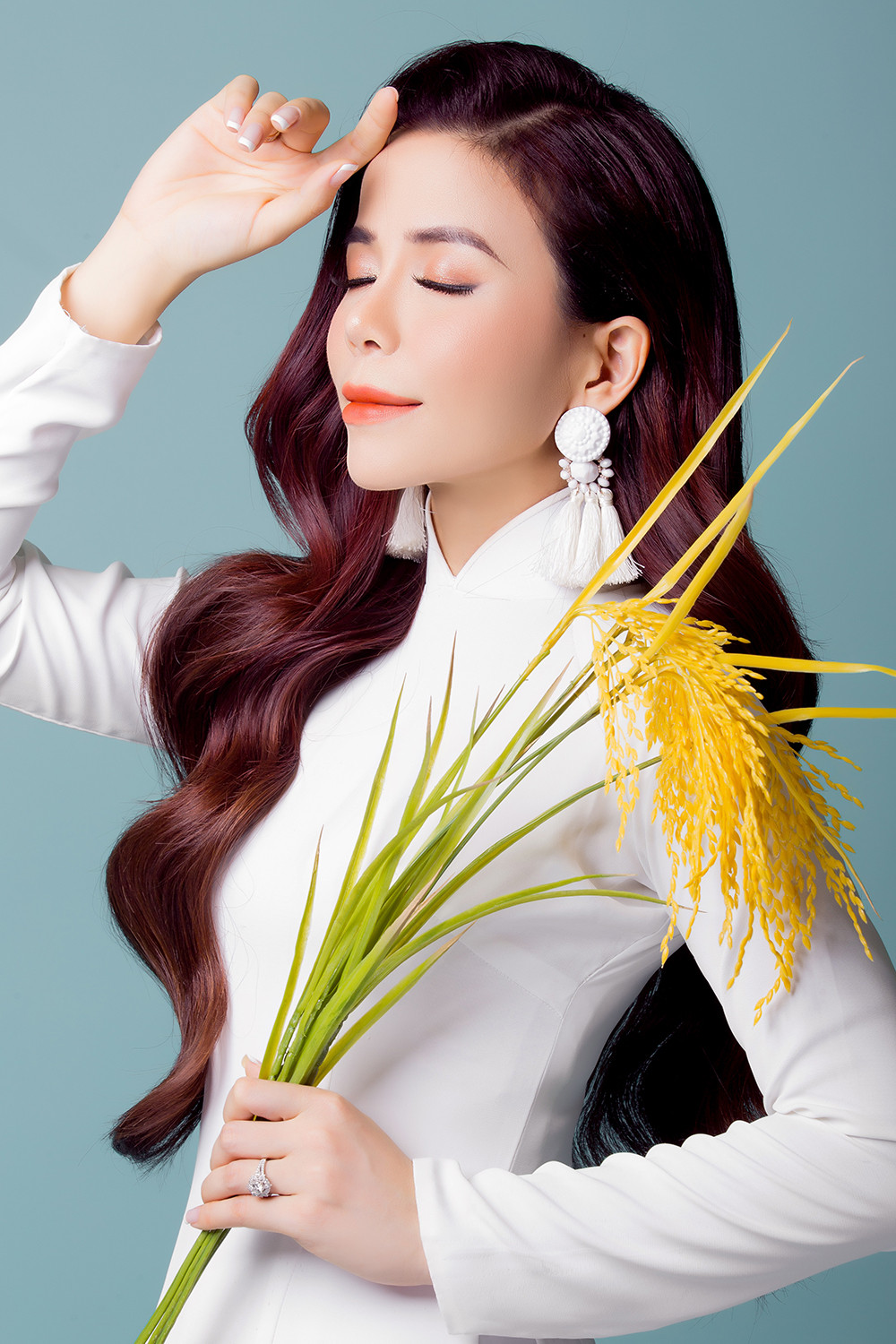 Oanh Lê khoe dáng với áo dài sau khi đăng quang Mrs International World 2019 ảnh 6