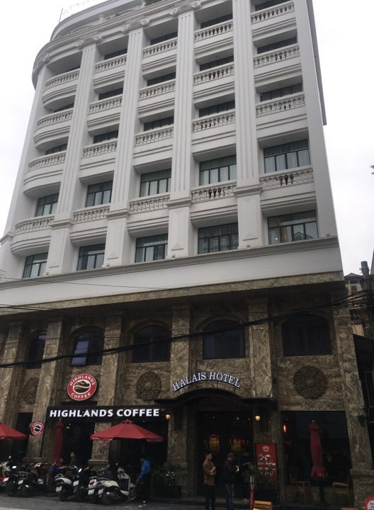 Cửa kính rơi từ tầng 6, kính văng trúng nhiều người đi đường ảnh 6