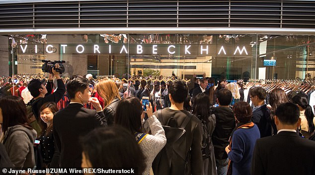 Victoria Beckham hứng ‘gạch đá’ vì xin tiền chính phủ trả lương cho nhân viên ảnh 1