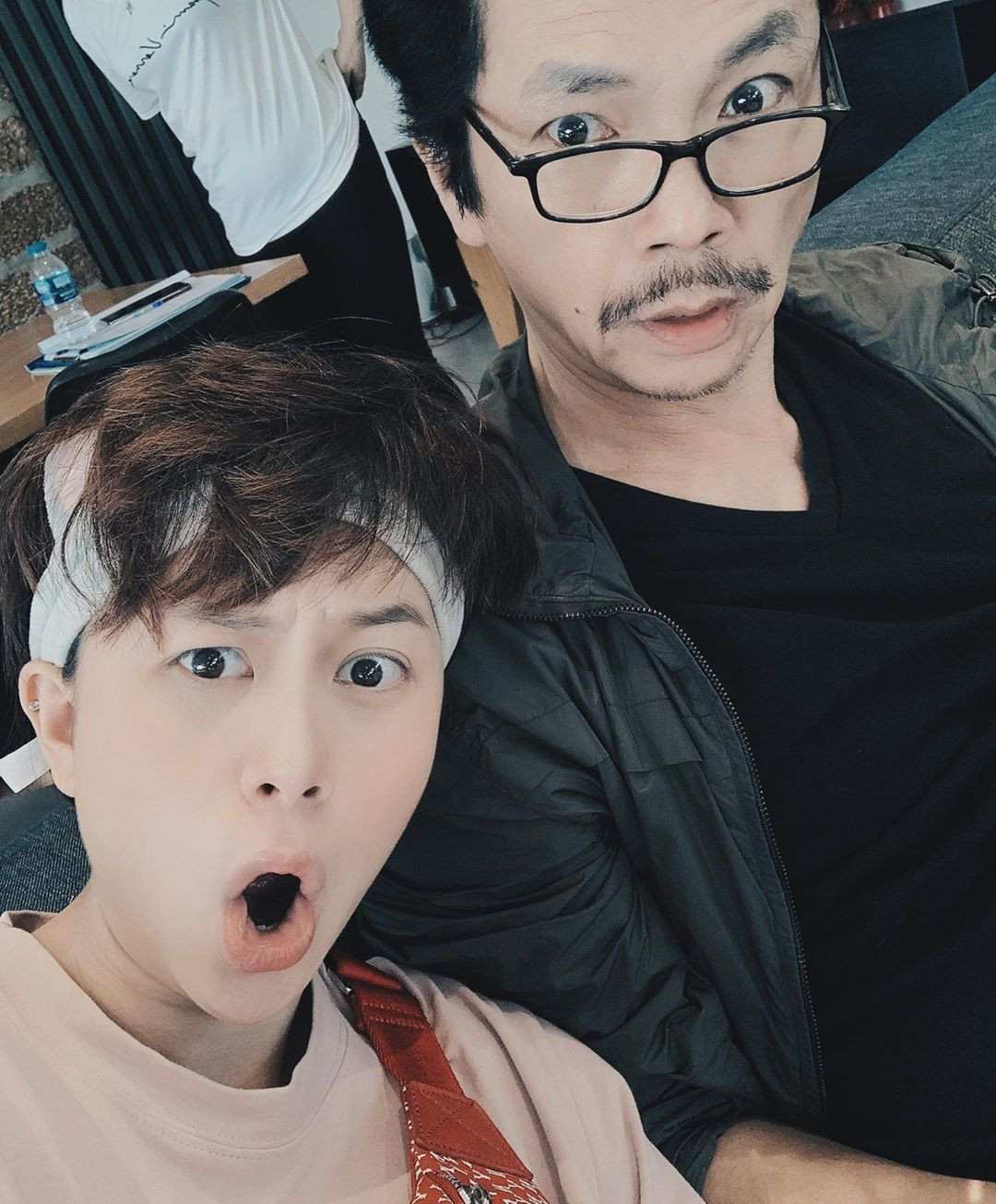 Sao Việt cách ly ngày 22: Tú Hảo tung ảnh khỏa thân, Quốc Nghiệp khoe cơ bụng 6 múi ảnh 4