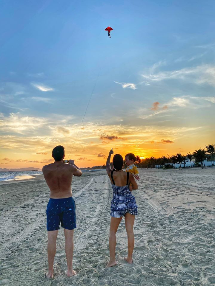 Sao Việt cách ly ngày 21: Quốc Trường khoe hai xe sang trong biệt thự 25 tỷ ảnh 14