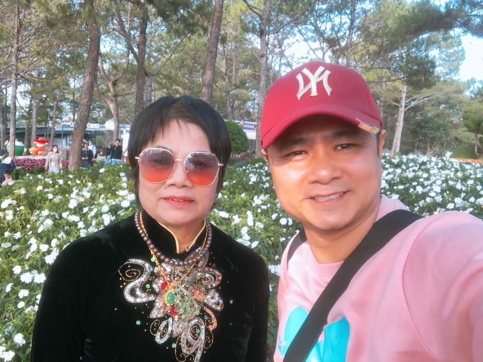 Sao Việt cách ly ngày 21: Quốc Trường khoe hai xe sang trong biệt thự 25 tỷ ảnh 12