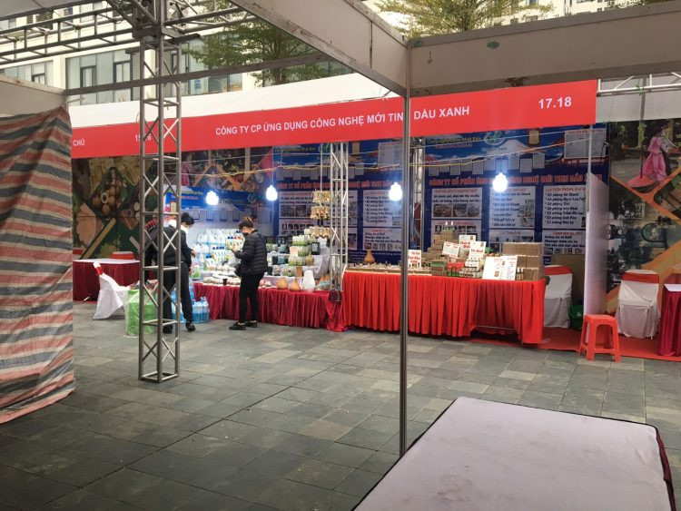 Dừng hội chợ Tết 'khủng' tại khu chung cư vạn dân ở Hà Nội ảnh 4