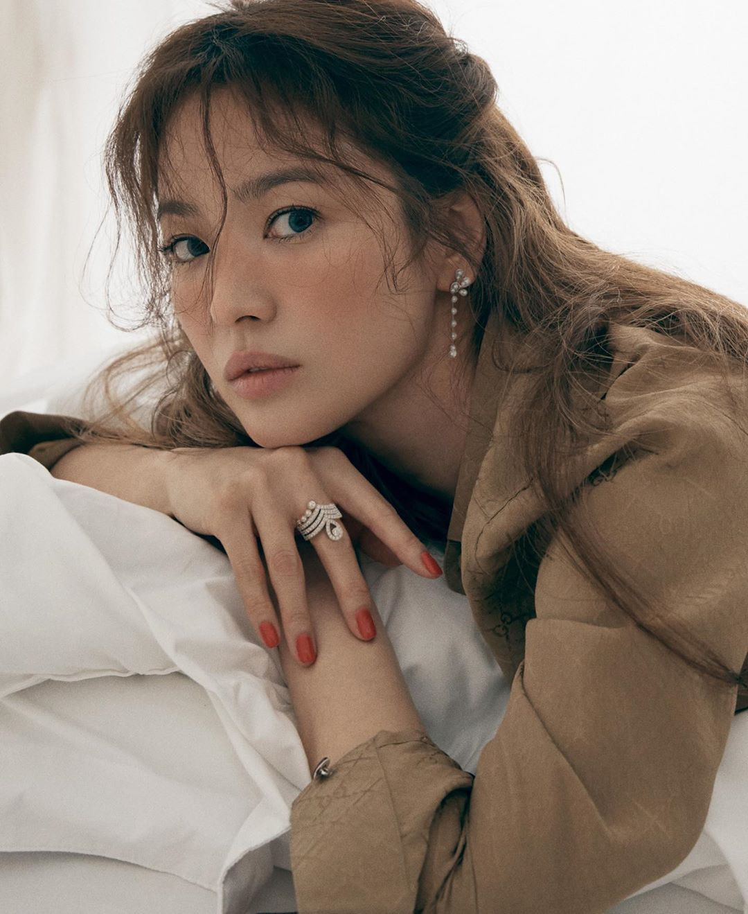 Song Hye Kyo vai trần gợi cảm hững hờ ảnh 10