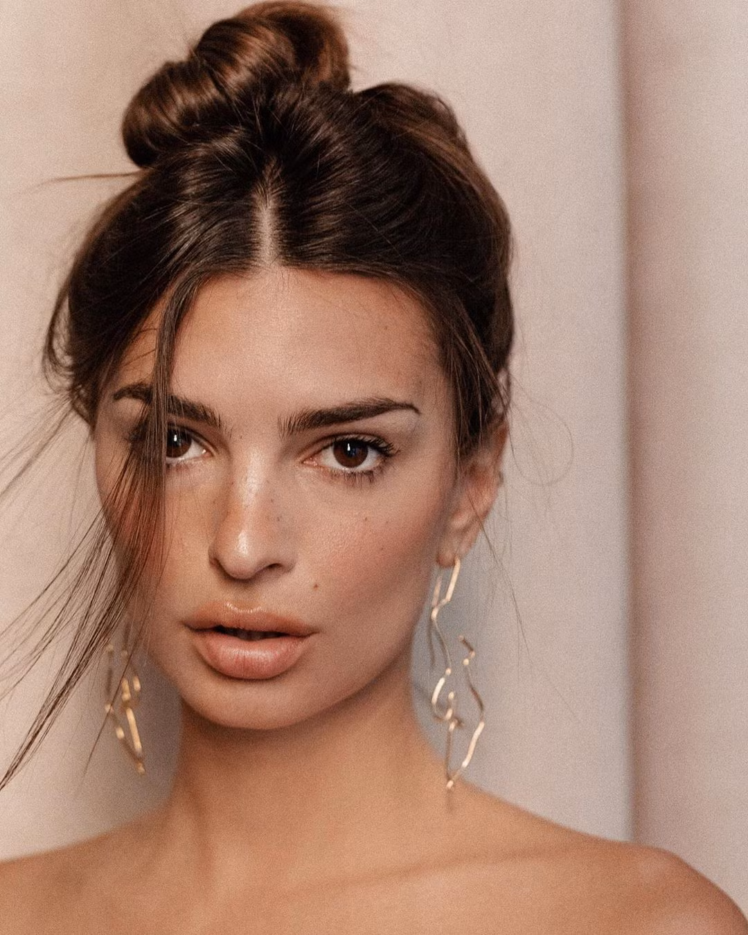 Emily Ratajkowski quá đỗi gợi cảm với loạt ảnh bikini tôn đường cong nữ thần ảnh 7