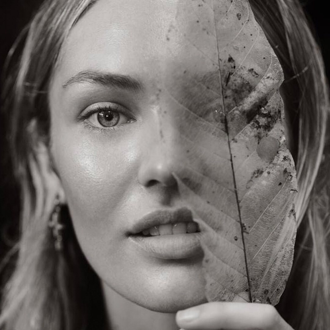 Thiên thần nội y Nam Phi siêu quyến rũ khi chụp ảnh tự cách ly ở nhà ảnh 9