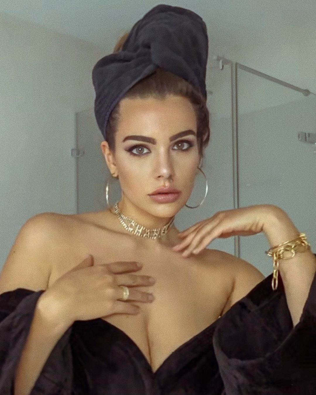 Nàng mẫu ngoại cỡ Nadine Mirada siêu gợi cảm trong bộ ảnh Facetime mùa dịch ảnh 6