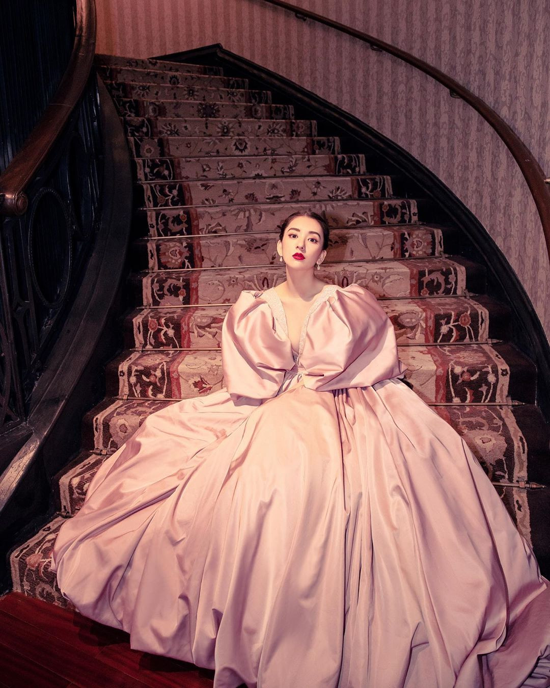 Vợ kém 23 tuổi của 'thiên vương' Quách Phú Thành lộng lẫy như công chúa ảnh 10