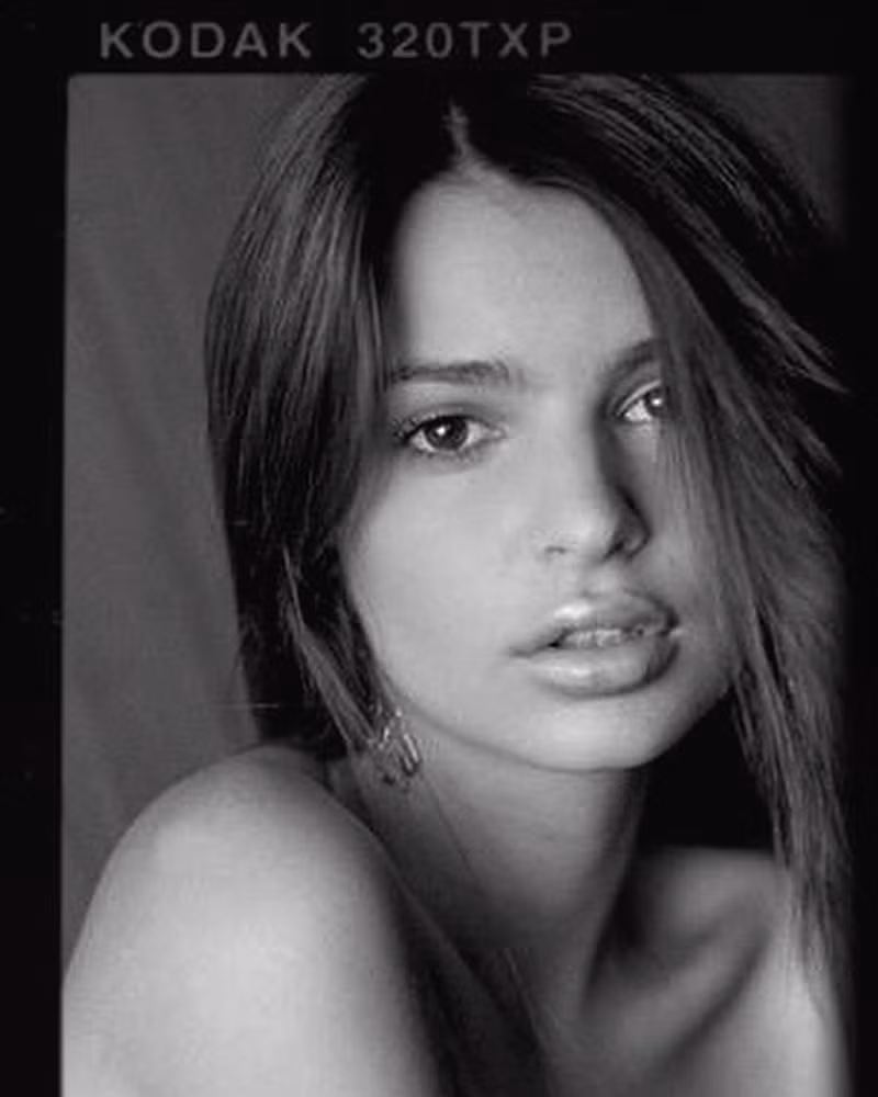 Emily Ratajkowski quá đỗi gợi cảm với loạt ảnh bikini tôn đường cong nữ thần ảnh 17