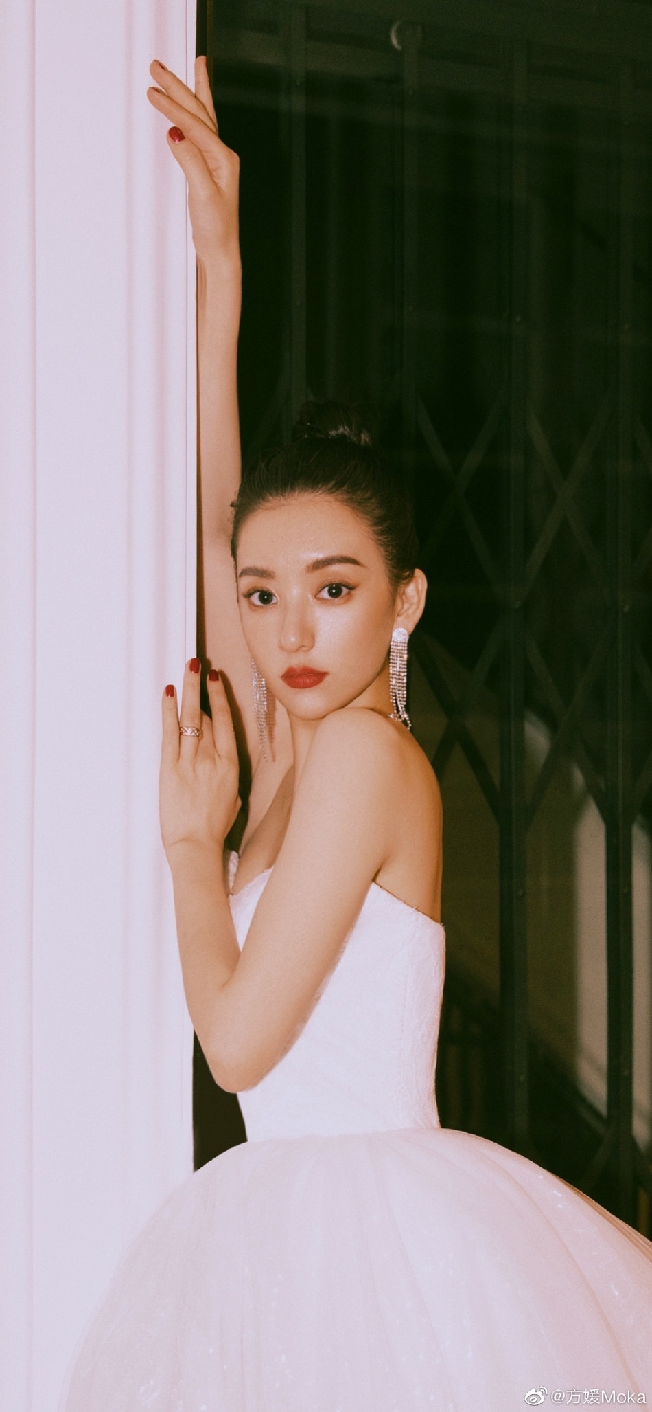 Vợ kém 23 tuổi của 'thiên vương' Quách Phú Thành lộng lẫy như công chúa ảnh 3