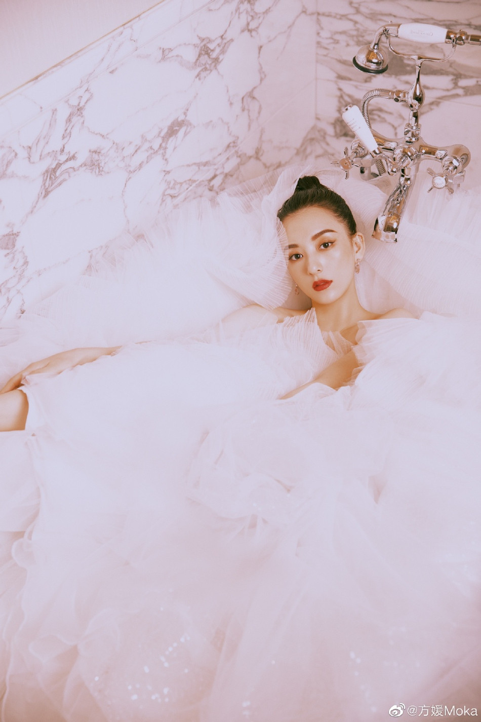 Vợ kém 23 tuổi của 'thiên vương' Quách Phú Thành lộng lẫy như công chúa ảnh 5