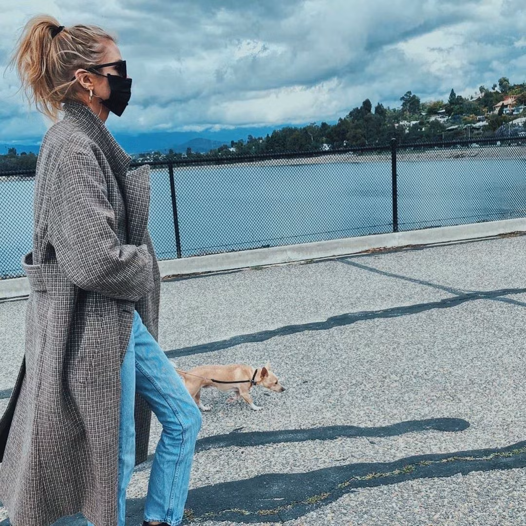 Cách ly tránh dịch, thiên thần nội y Stella Maxwell tung clip bán nude nóng bỏng ảnh 7