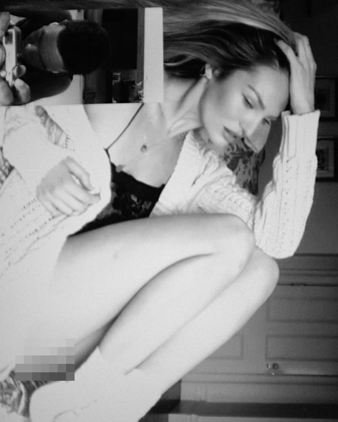 Thiên thần nội y Nam Phi siêu quyến rũ khi chụp ảnh tự cách ly ở nhà ảnh 2