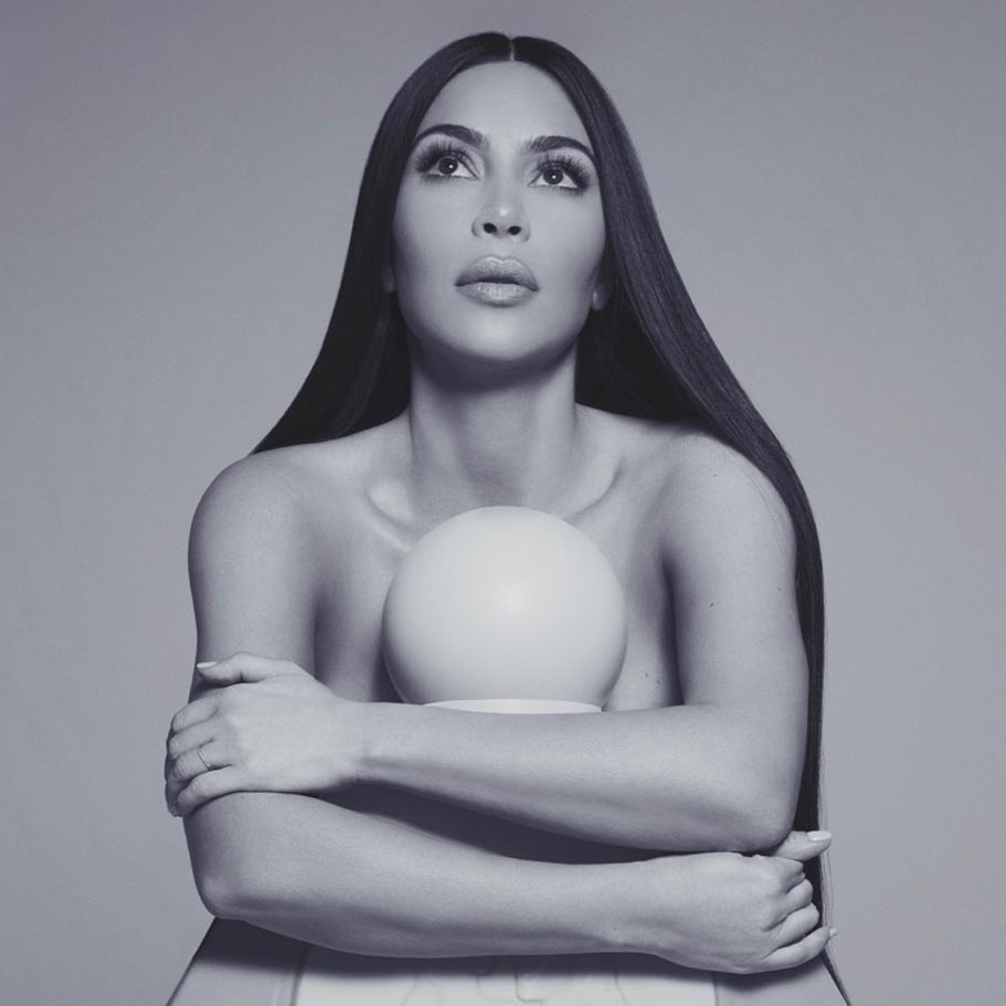 Kim Kardashian tung ảnh bikini ở biển khiến fan trầm trồ ảnh 14