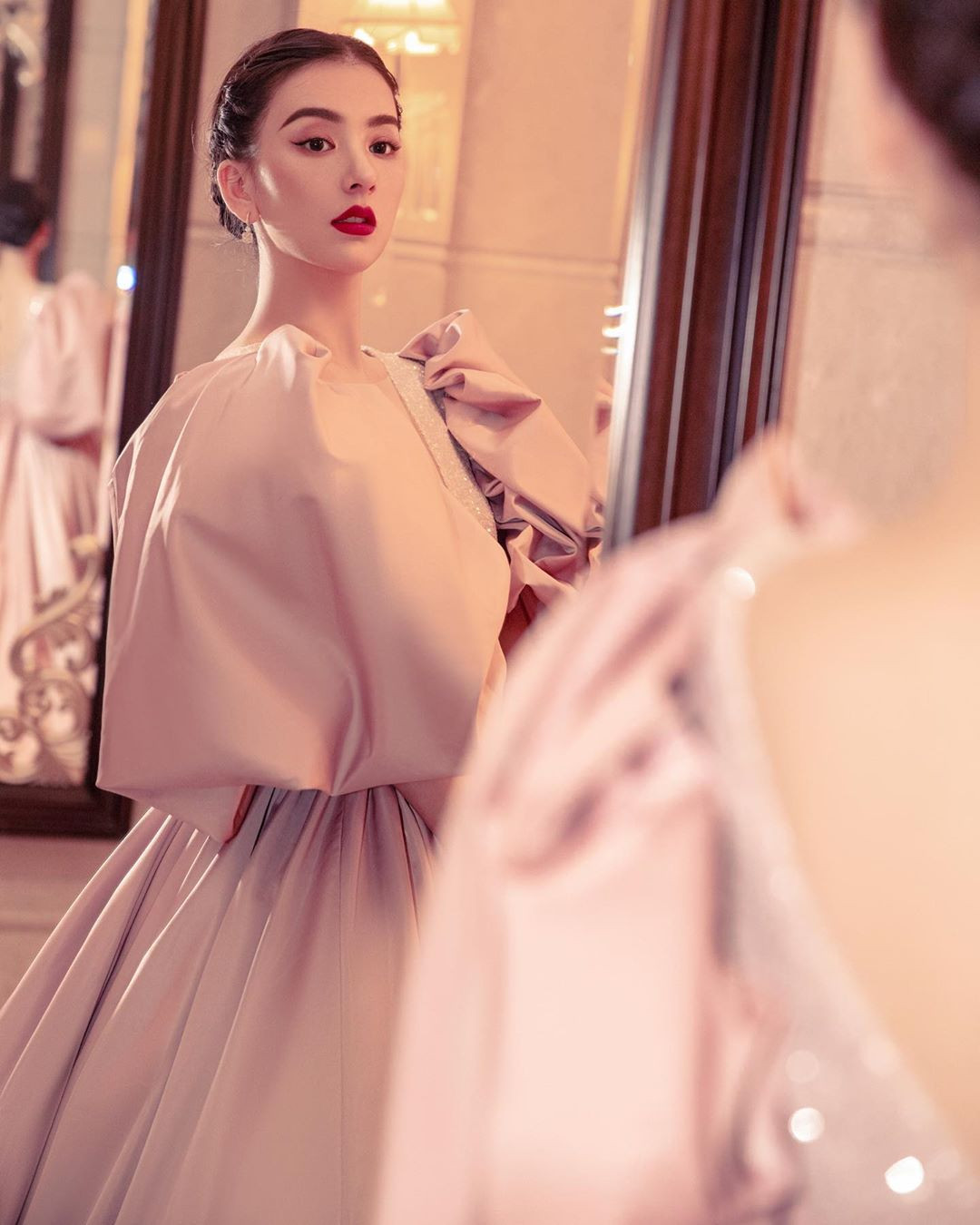 Vợ kém 23 tuổi của 'thiên vương' Quách Phú Thành lộng lẫy như công chúa ảnh 9