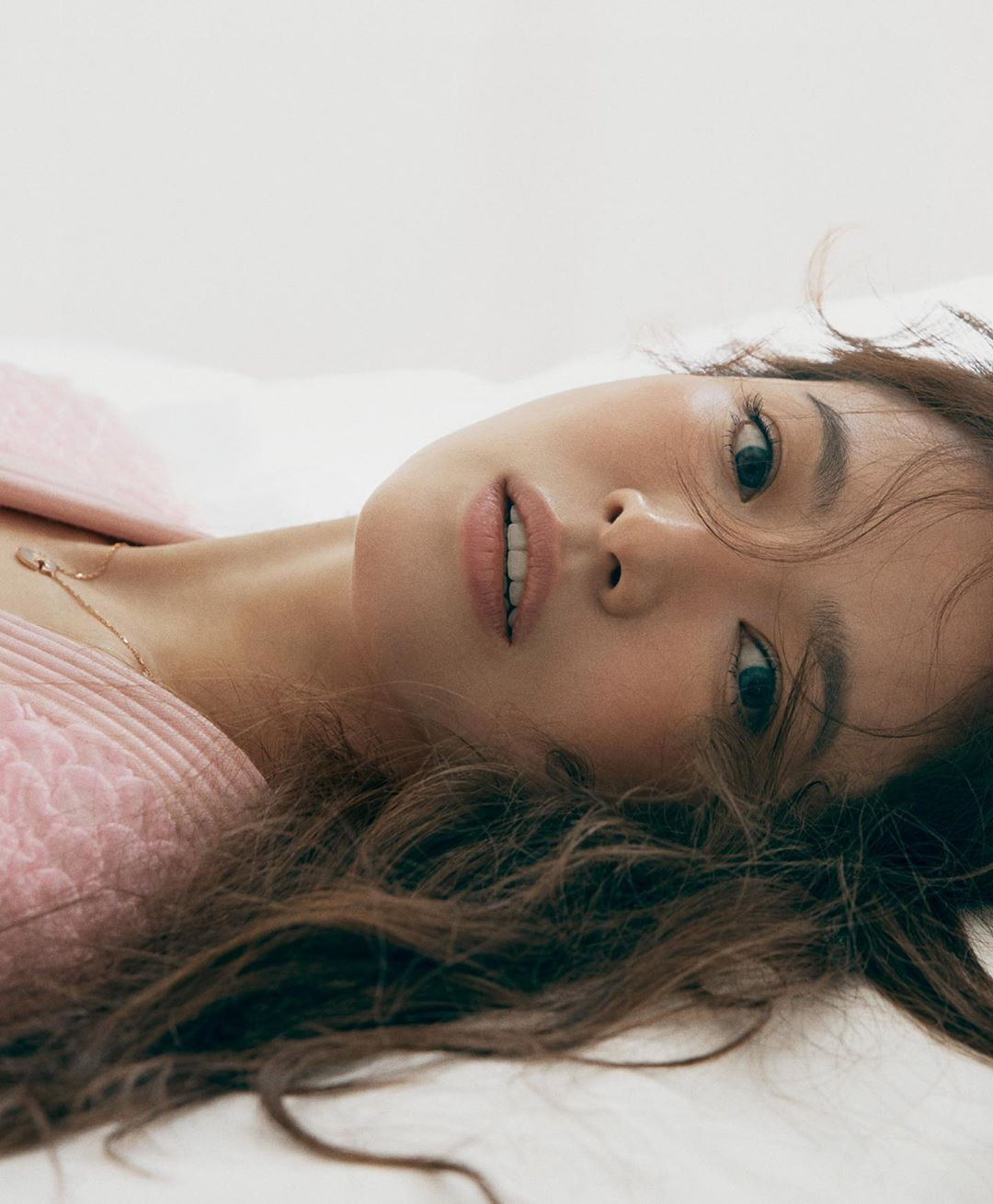 Song Hye Kyo vai trần gợi cảm hững hờ ảnh 5