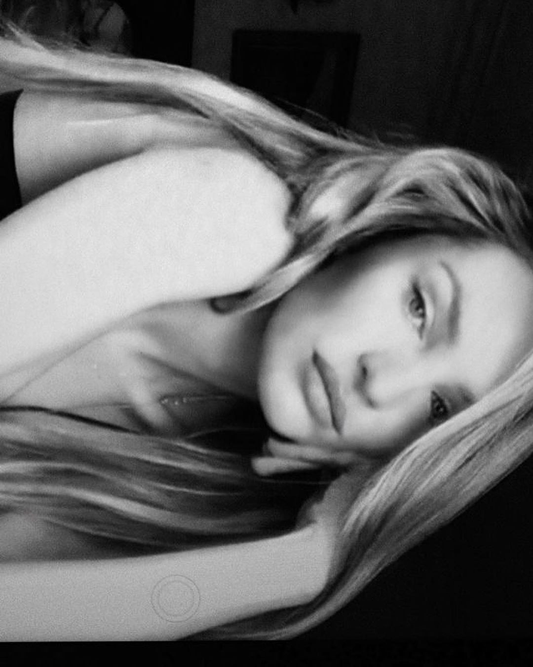 Thiên thần nội y Nam Phi siêu quyến rũ khi chụp ảnh tự cách ly ở nhà ảnh 6