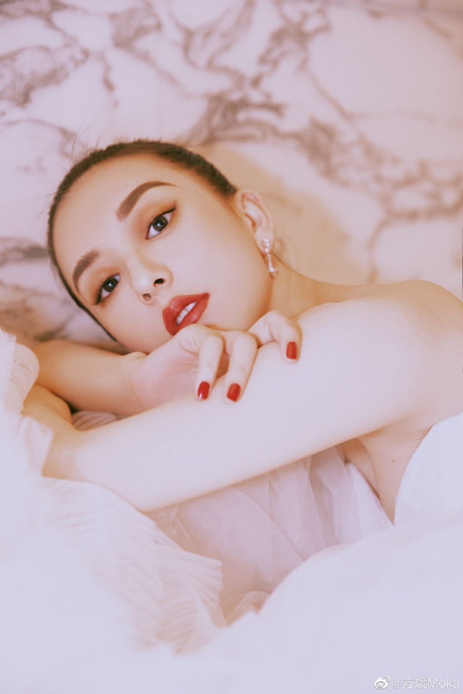 Vợ kém 23 tuổi của 'thiên vương' Quách Phú Thành lộng lẫy như công chúa ảnh 1