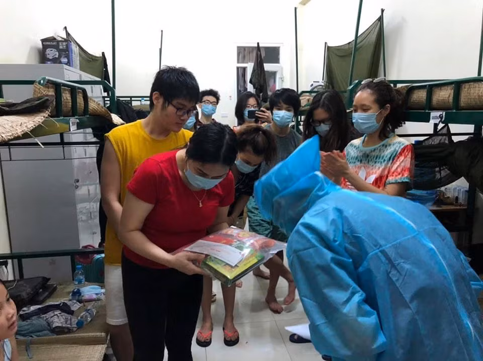 Cảm động những lá thư viết từ khu cách ly lớn nhất nước: 'Tự hào là công dân Việt Nam' ảnh 12 Cảm động những lá thư viết từ khu cách ly lớn nhất nước: 'Tự hào là công dân Việt Nam' ảnh 12
