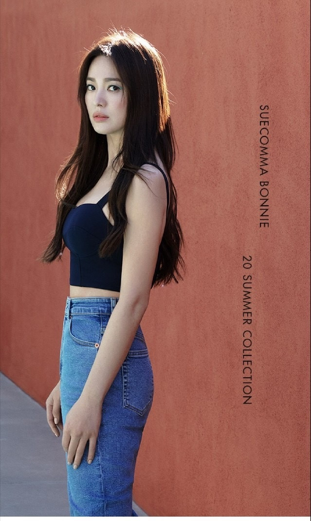 Mỹ nhân độc thân quyến rũ Song Hye Kyo khoe dáng thon với crop top ảnh 1