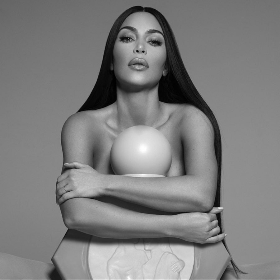 Kim Kardashian tung ảnh bikini ở biển khiến fan trầm trồ ảnh 16