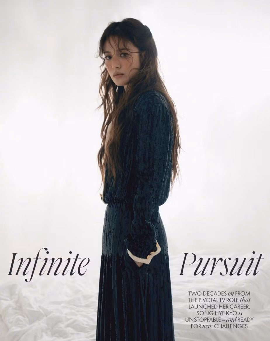 Song Hye Kyo vai trần gợi cảm hững hờ ảnh 13