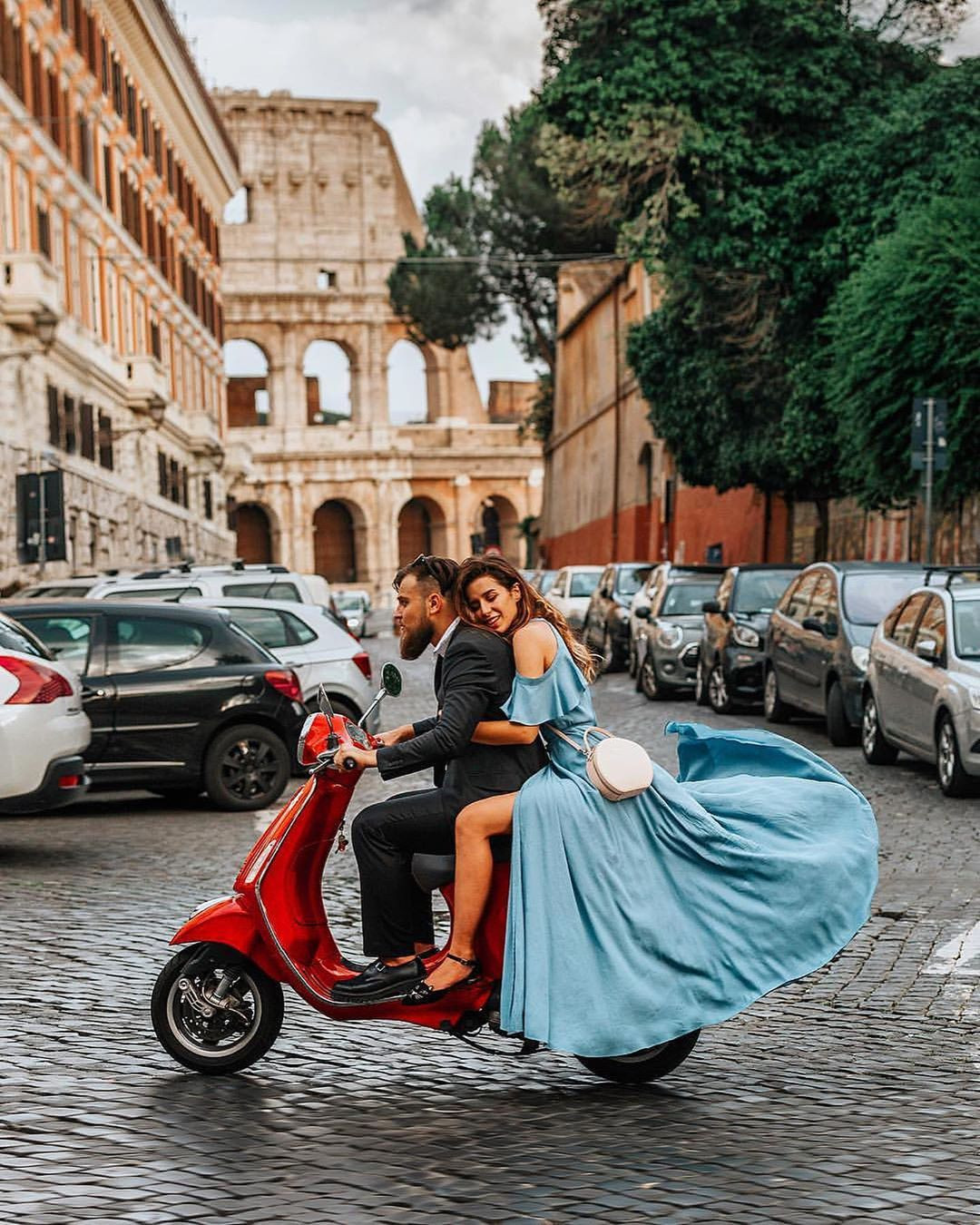 Cách ly ở Paris, nữ blogger và bạn trai mỗi ngày tung một clip 'lầy lội' hết cỡ ảnh 4