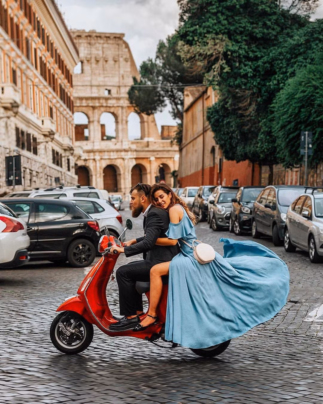 Cách ly ở Paris, nữ blogger và bạn trai mỗi ngày tung một clip 'lầy lội' hết cỡ ảnh 4