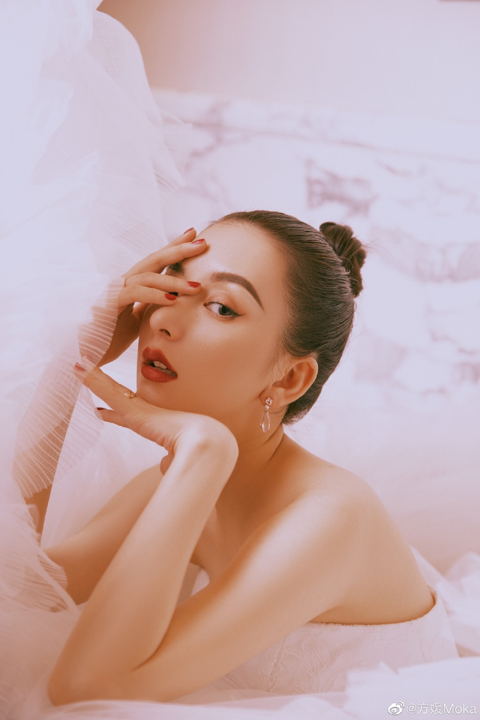 Vợ kém 23 tuổi của 'thiên vương' Quách Phú Thành lộng lẫy như công chúa ảnh 2