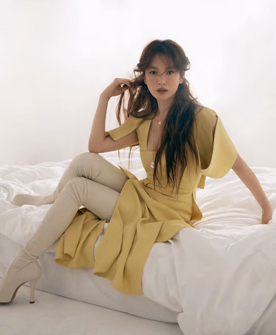 Song Hye Kyo vai trần gợi cảm hững hờ ảnh 6