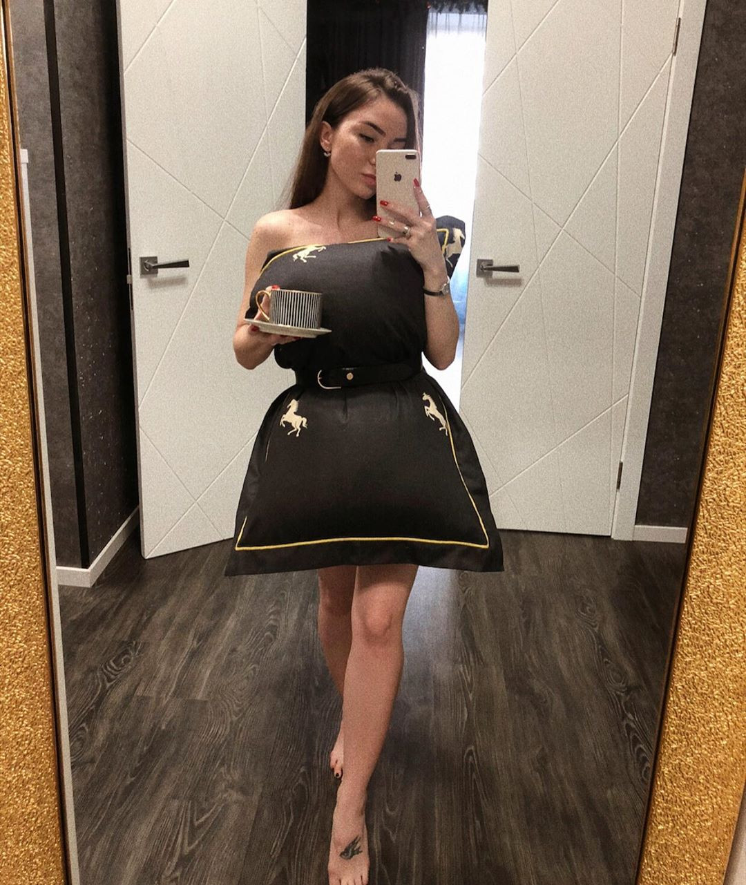 Hội bạn thân Chi Pu sang chảnh với trào lưu dùng gối ngủ làm... váy ảnh 7