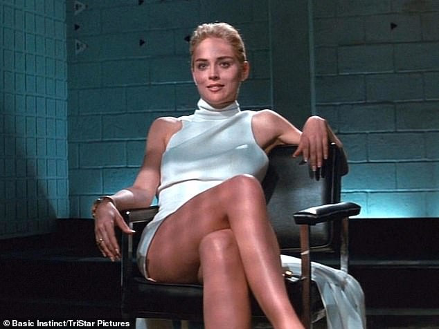 Minh tinh 'Bản năng gốc' Sharon Stone diện bikini gợi cảm ở tuổi 62 ảnh 5