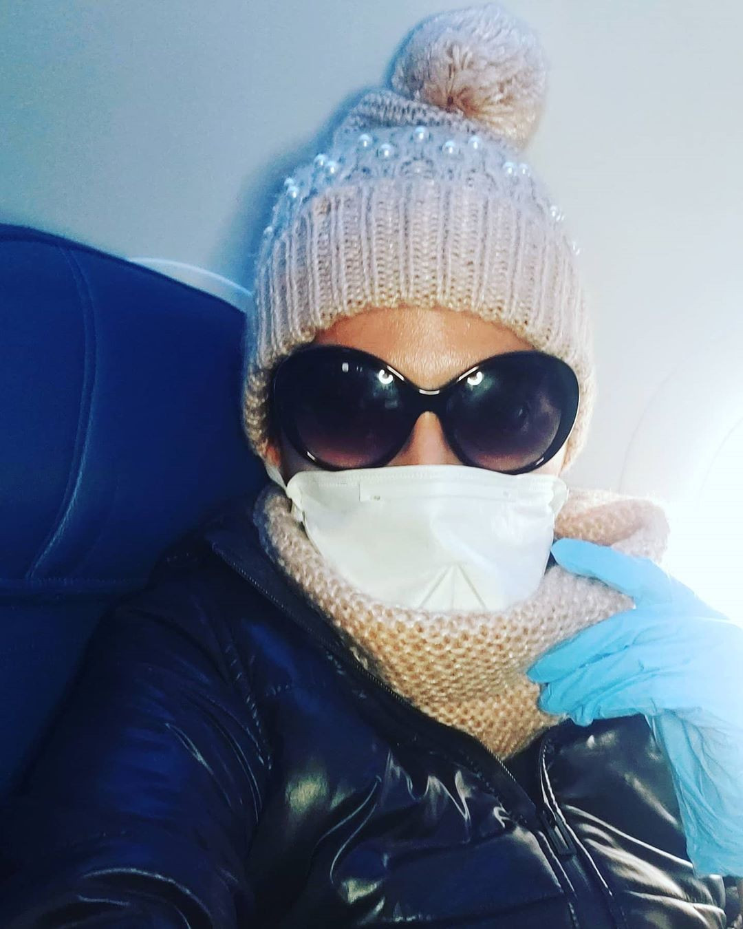 Sao nữ thích hở bạo Blanca Blanco dạy làm khẩu trang chỉ trong 30 giây ảnh 7