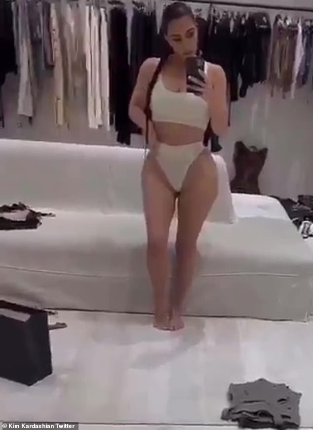 Kim Kardashian tung ảnh bikini ở biển khiến fan trầm trồ ảnh 10