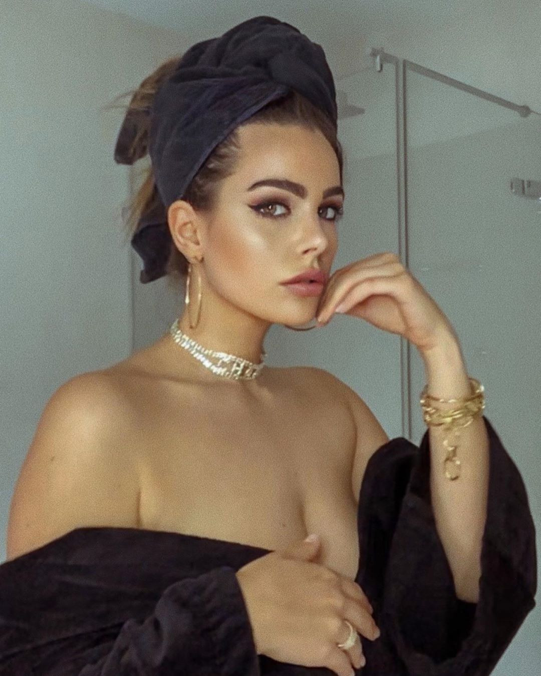 Nàng mẫu ngoại cỡ Nadine Mirada siêu gợi cảm trong bộ ảnh Facetime mùa dịch ảnh 7