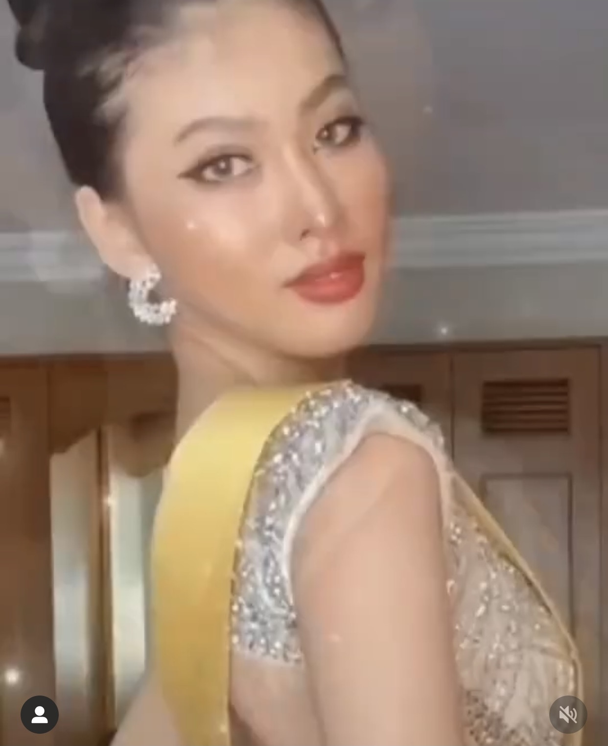 Ngọc Thảo diện váy xẻ vòng 1 nóng bỏng, thực hiện thử thách biểu cảm vương miện Miss Grand ảnh 3