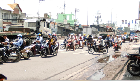 Cận cảnh khúc cua 'tử thần' ở quận Bình Tân ảnh 1