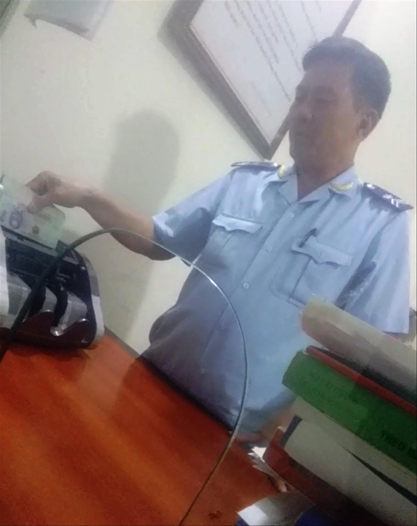 'Làm luật' ở cửa khẩu quốc tế Tây Trang ảnh 2