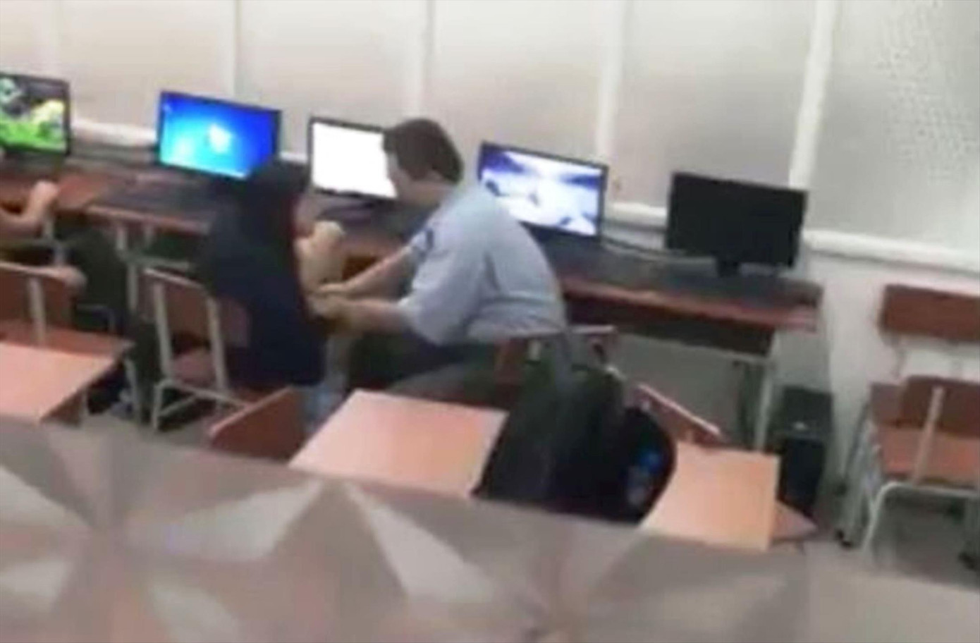 Bắt cán bộ Trung tâm Hỗ trợ xã hội, đình chỉ thầy giáo dâm ô ảnh 1