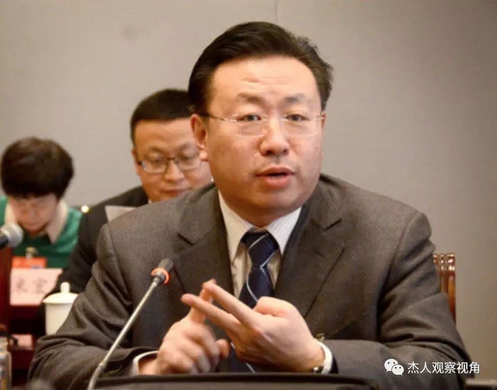 Quan cấp nhỏ vơ vét số tiền khủng ảnh 1