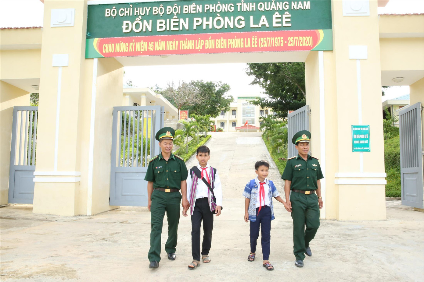 'Bố nuôi' trên đỉnh Trường Sơn ảnh 1