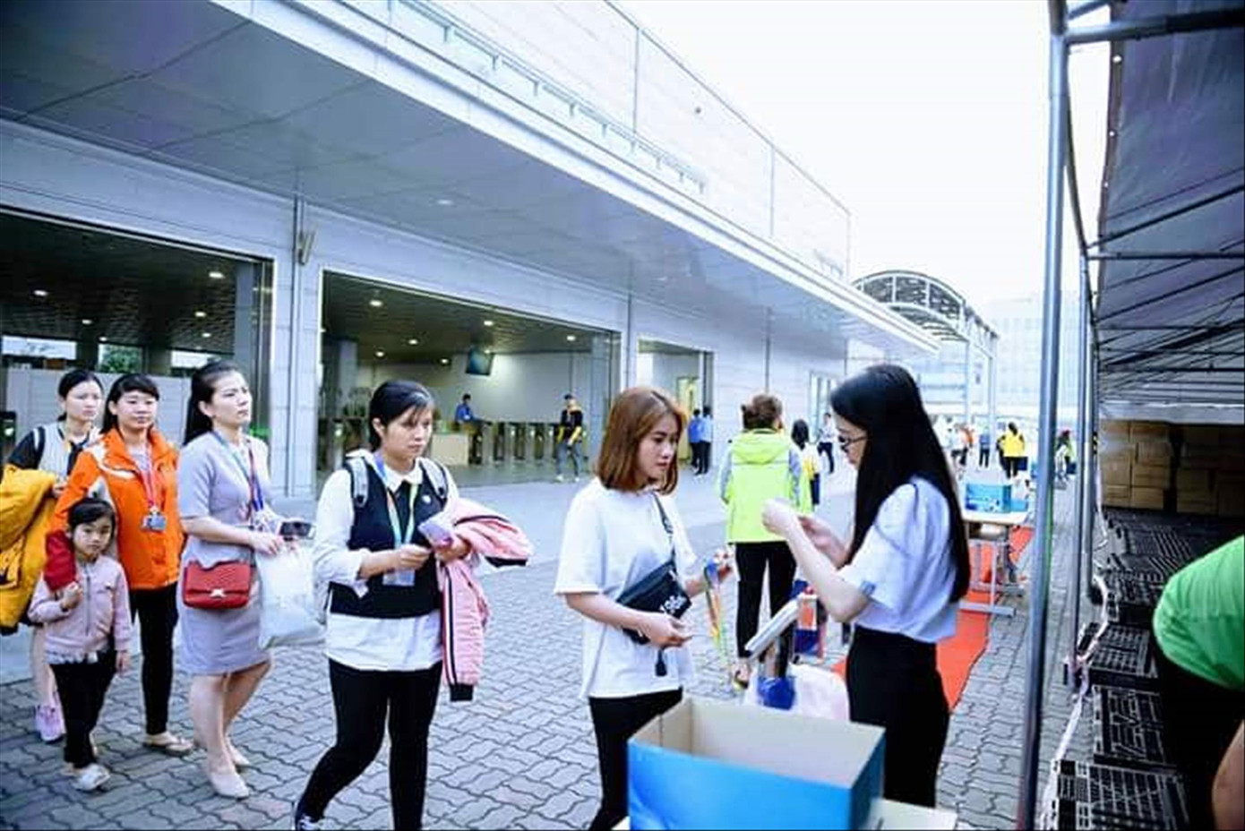 Tết công nhân: Những chuyện buồn, vui ảnh 1