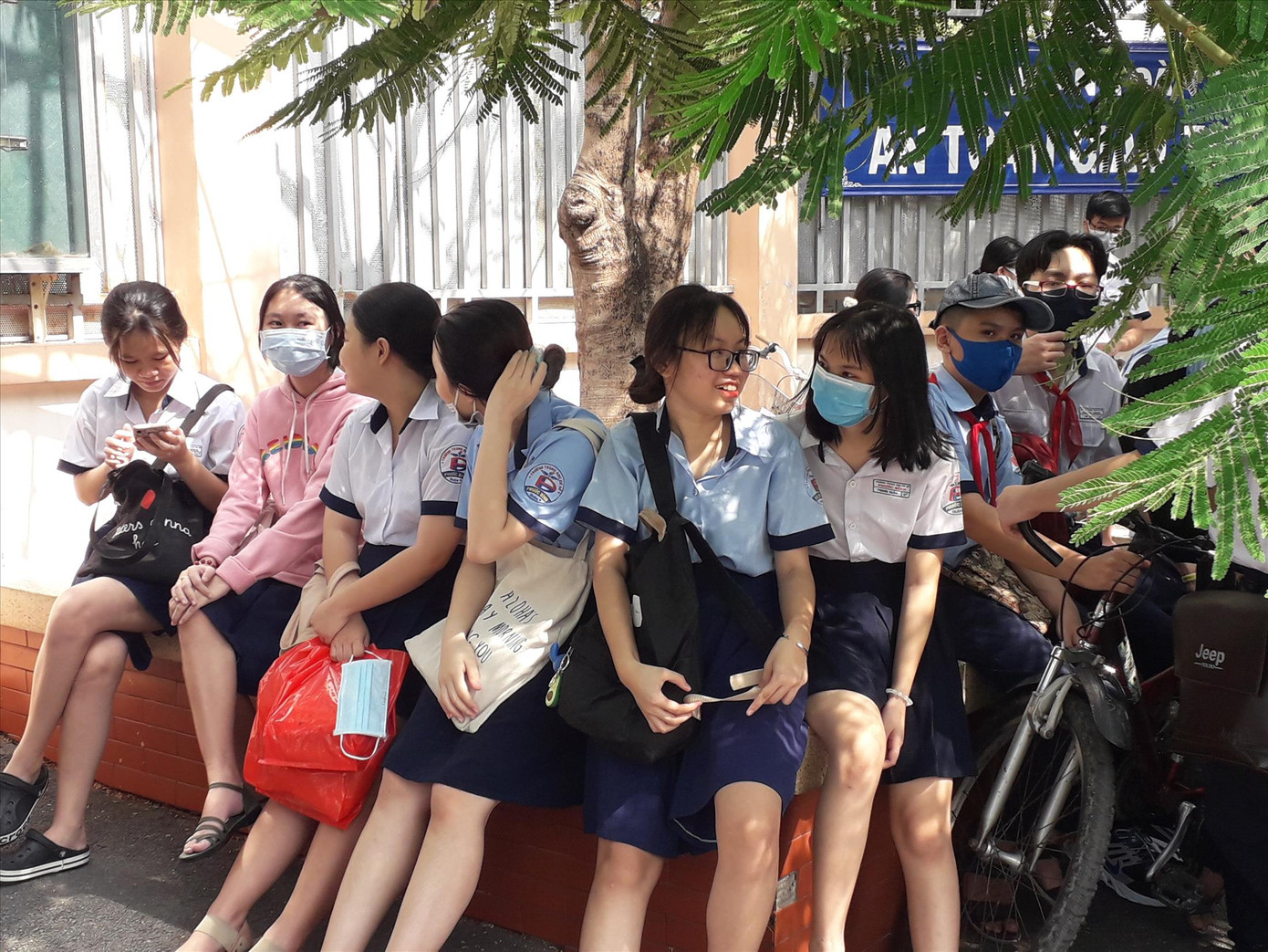 Hà Nội: Ghép lớp trên, 'làm đẹp' sĩ số lớp dưới ảnh 1