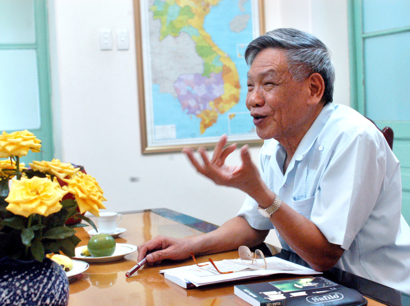 Đừng vì bất cứ áp lực nào mà uốn cong ngòi bút ảnh 1