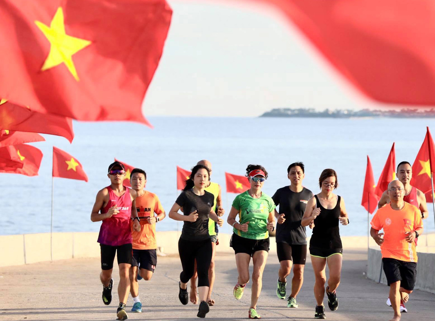 Thăm và tặng quà cán bộ chiến sỹ trên đảo Lý Sơn ảnh 8 Thăm và tặng quà cán bộ chiến sỹ trên đảo Lý Sơn ảnh 8